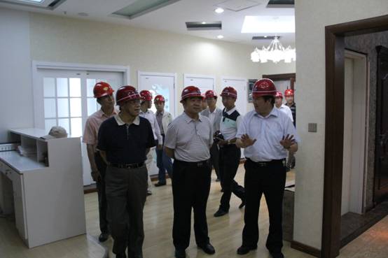 青海省經(jīng)濟委員會黨組書記、主任，省國資委  黨委副書記、副主任吳海昆實地考察物產(chǎn)集團重點項目