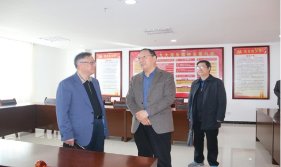 省委常委、省總工會(huì)主席馬吉孝等一行蒞臨青海物產(chǎn)集團(tuán)公司視察，調(diào)研指導(dǎo)道路貨運(yùn)企業(yè)建會(huì)、貨運(yùn)司機(jī)入會(huì)等工作