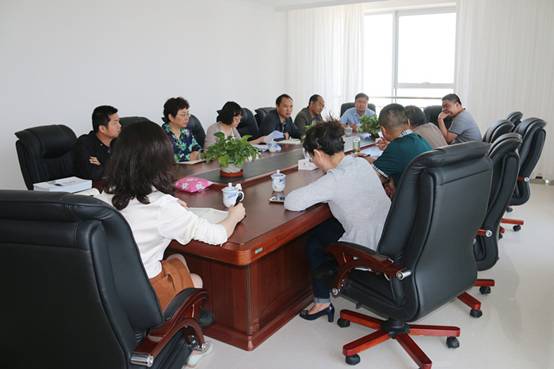 省商務(wù)廳副廳長朱小青協(xié)同西寧海關(guān)、省檢驗(yàn)檢疫局一行深入企業(yè)就保稅物流中心封關(guān)運(yùn)營