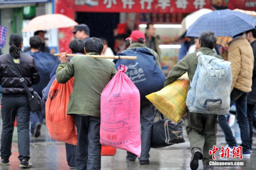 聚焦春節(jié)&ldquo;恐歸族&rdquo;：近鄉(xiāng)情怯，恐懼何來？(圖)