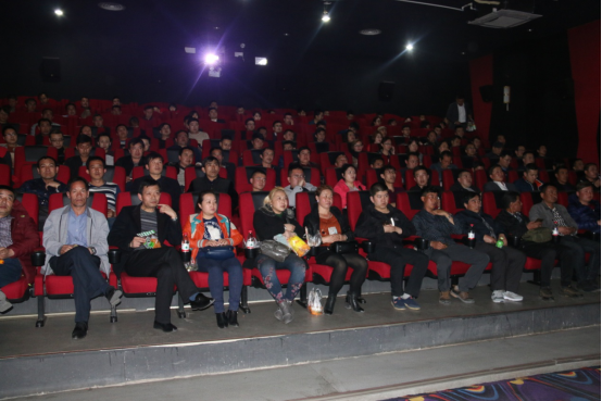 青物集團(tuán)黨委集中組織觀看優(yōu)秀紀(jì)錄片《厲害了，我的國(guó)》